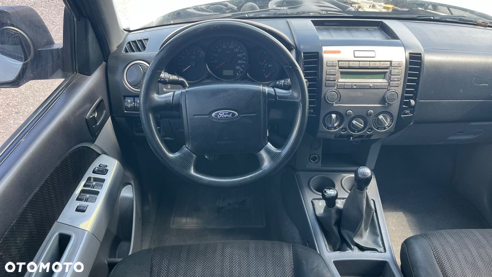 Toyota Hilux - 32