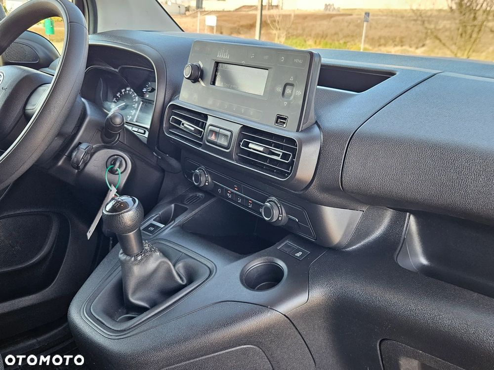 Toyota Proace City,  Salon Polska, 3 osobowy. - 22