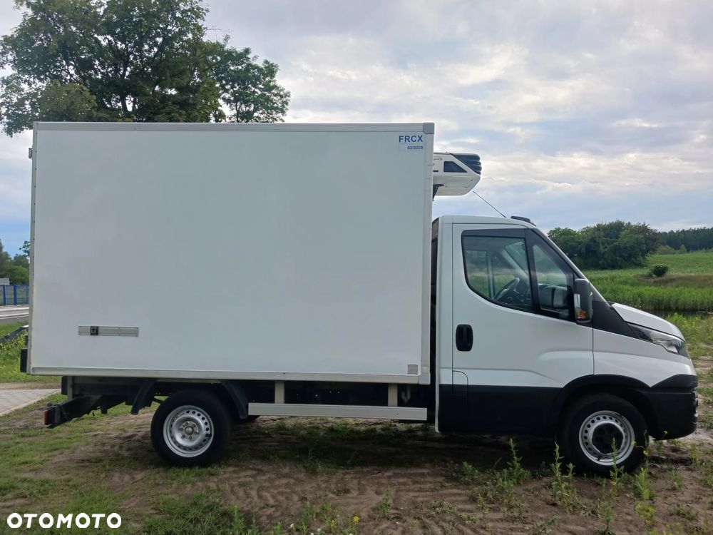 Iveco Daily 35S11 E5 Izoterma 2016r Chłodnia 289 tyś km Mroźnia Agregat zasilanie zew 230V - 15