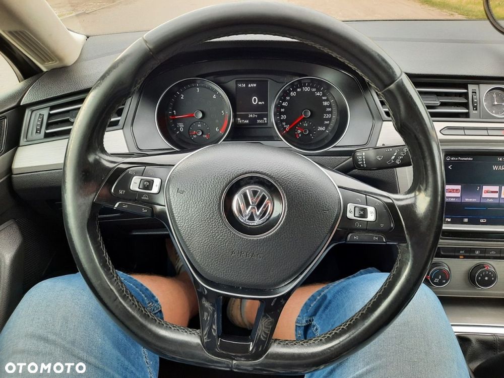 Volkswagen Passat - 26