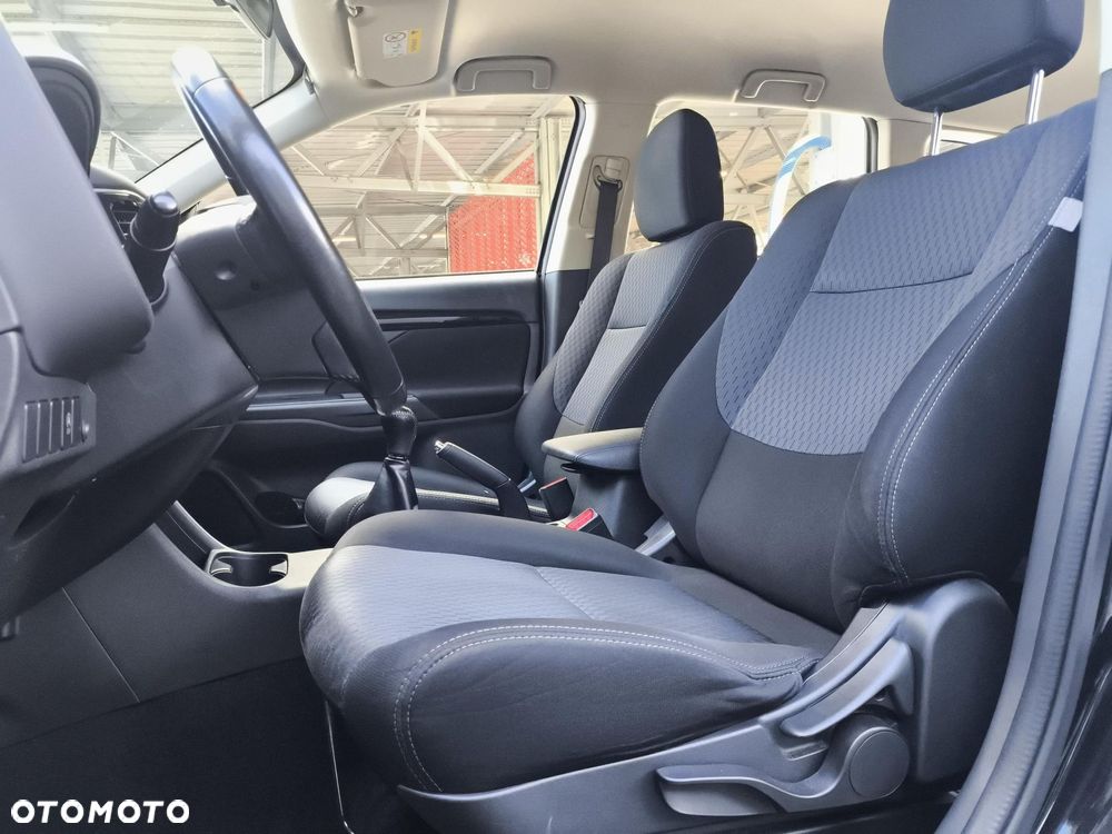 Mitsubishi Outlander - 27
