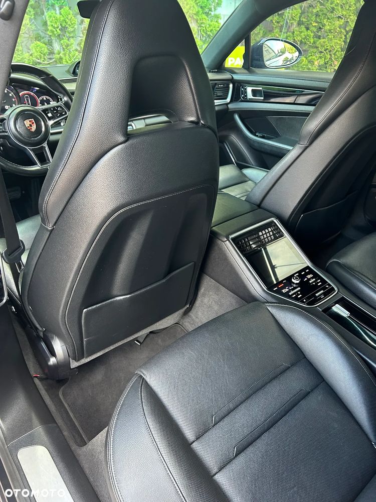 Porsche Panamera 4 - 35