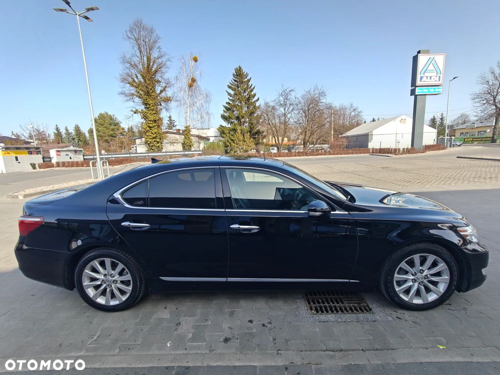 Lexus LS - 22