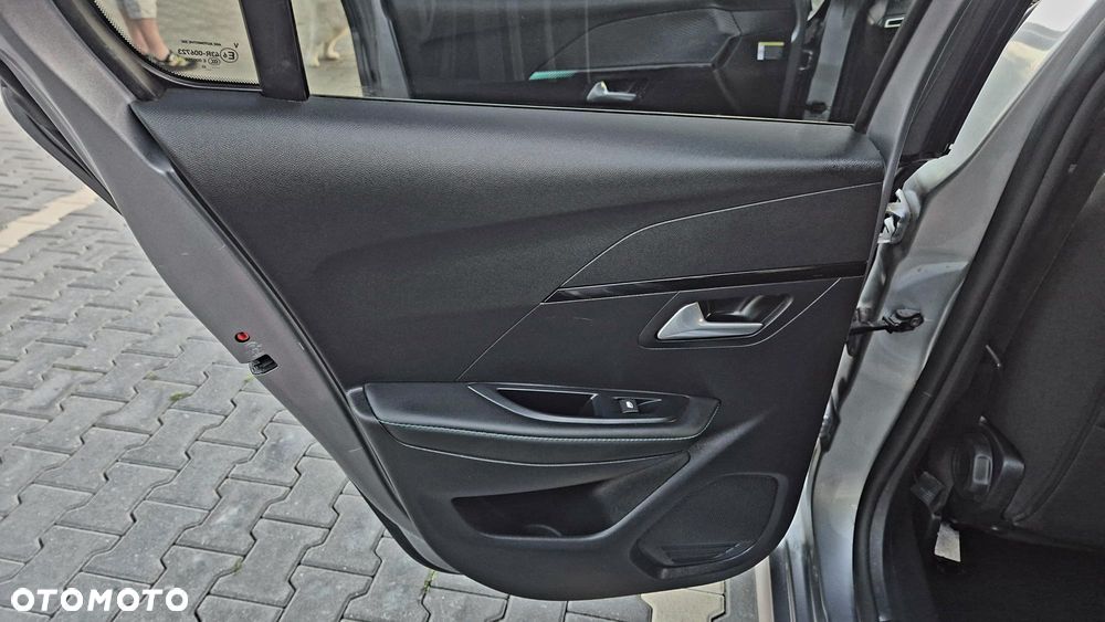 Peugeot 208 PureTech 100 EAT8 Allure - 15
