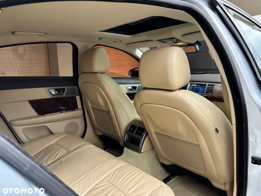 Jaguar XF 3.0 V6 Premium Luxury - 7