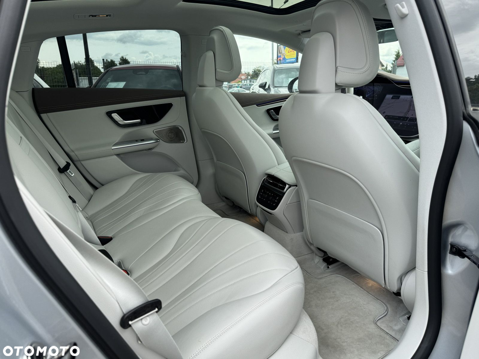 Mercedes-Benz EQE - 7