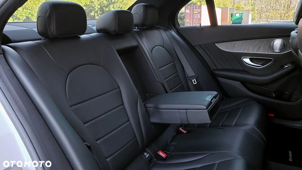 Mercedes-Benz Klasa C 300 7G-TRONIC AMG Line - 28