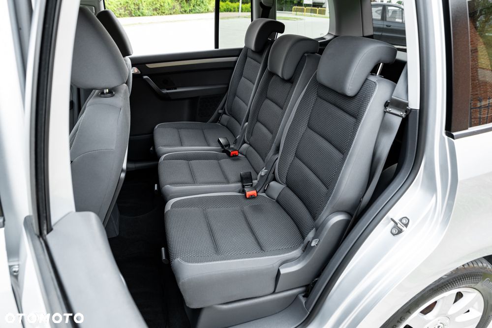 Volkswagen Touran 2.0 TDI DPF BlueMotion Technology DSG STYLE - 20