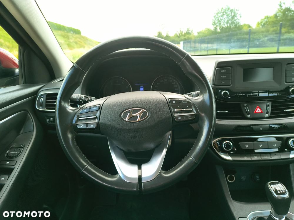 Hyundai i30 1.5 DPI Classic + - 11