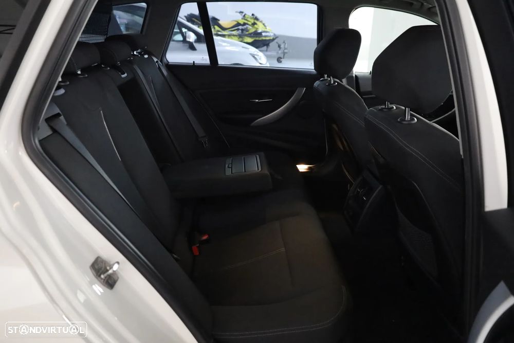 BMW 318 d Aut. Sport Line - 8