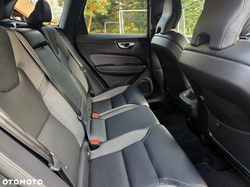 Volvo XC 60 B4 D Ultimate Dark - 28