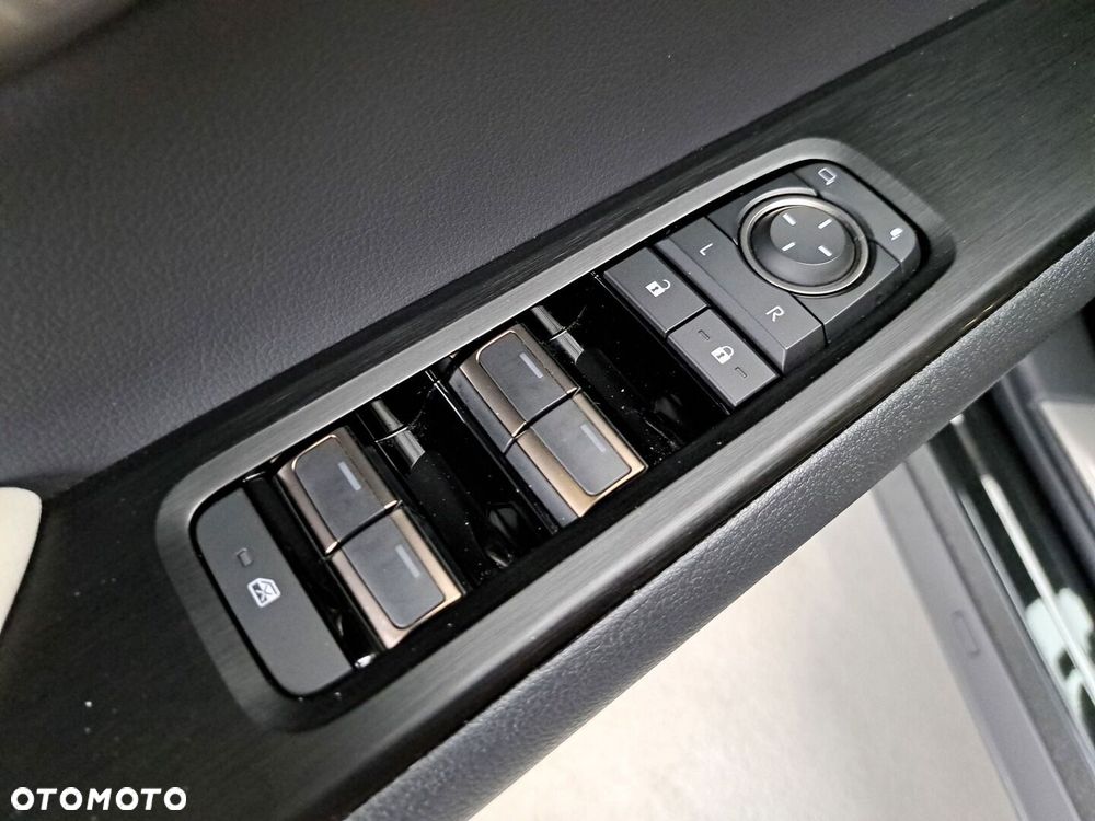 Lexus UX - 35