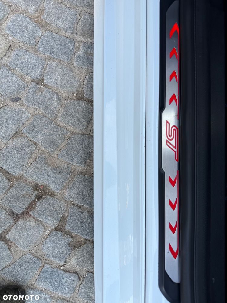 Ford Focus 2.0 TDCi ST - 24