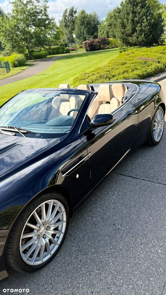 Aston Martin DB9 - 8