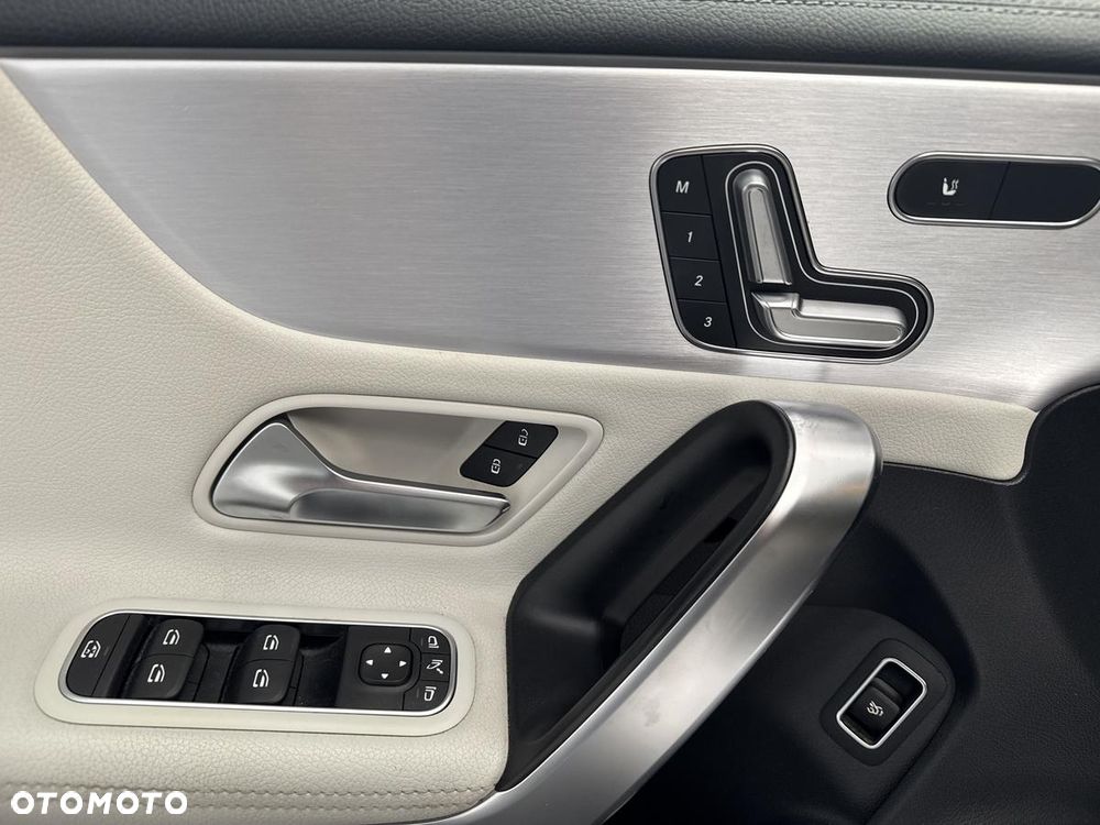 Mercedes-Benz CLA 220 AMG Line 7G-DCT - 12