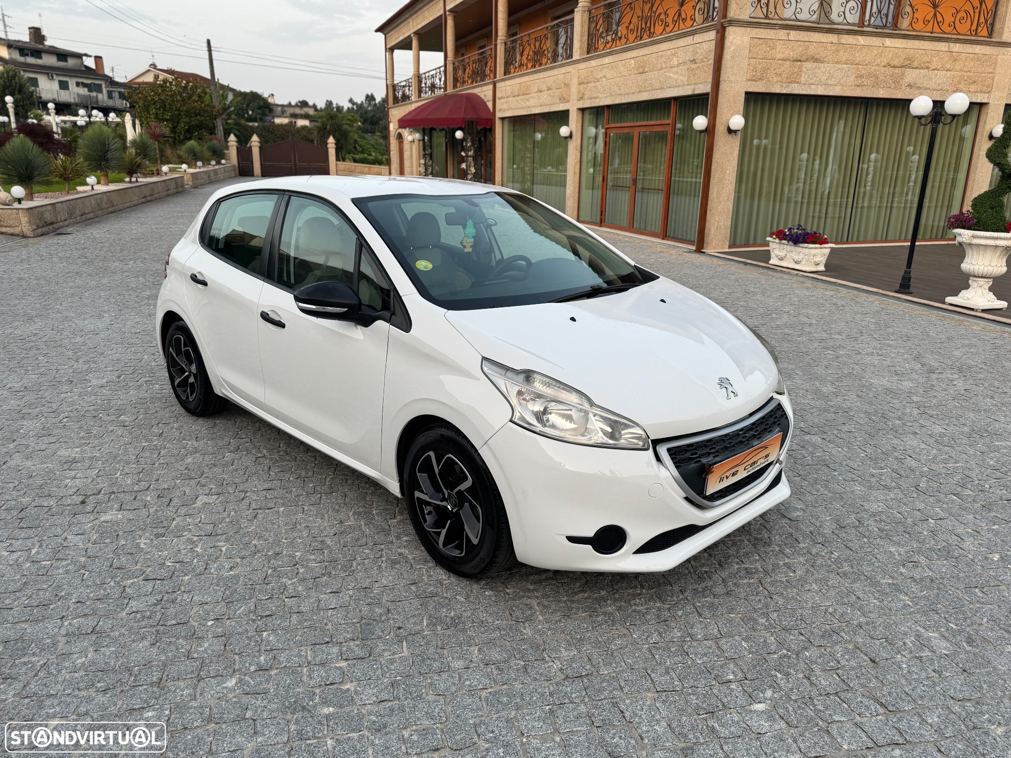 Peugeot 208 1.4 HDi Allure - 6