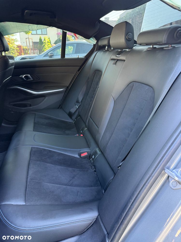 BMW Seria 3 330e PHEV xDrive M Sport Edition sport - 15