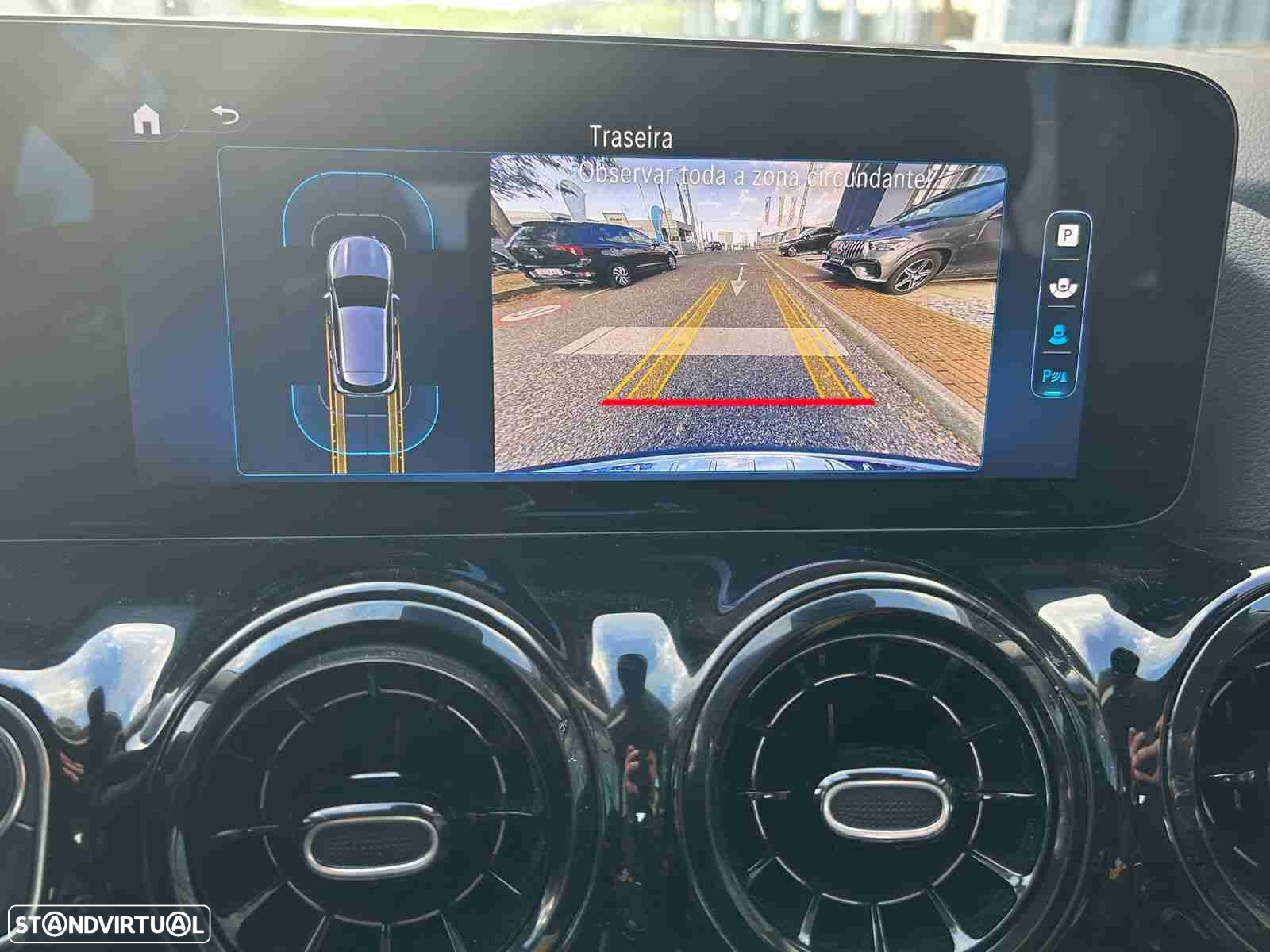 Mercedes-Benz GLA 180 d - 18