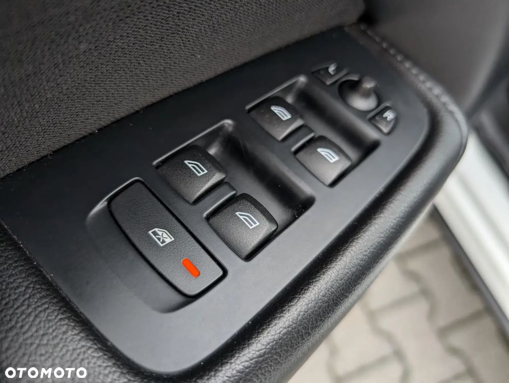Volvo XC 60 D5 AWD Momentum - 9