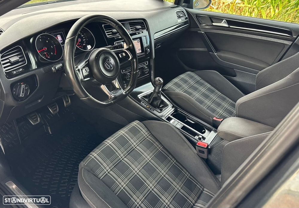 VW Golf 2.0 TDi GTD - 4