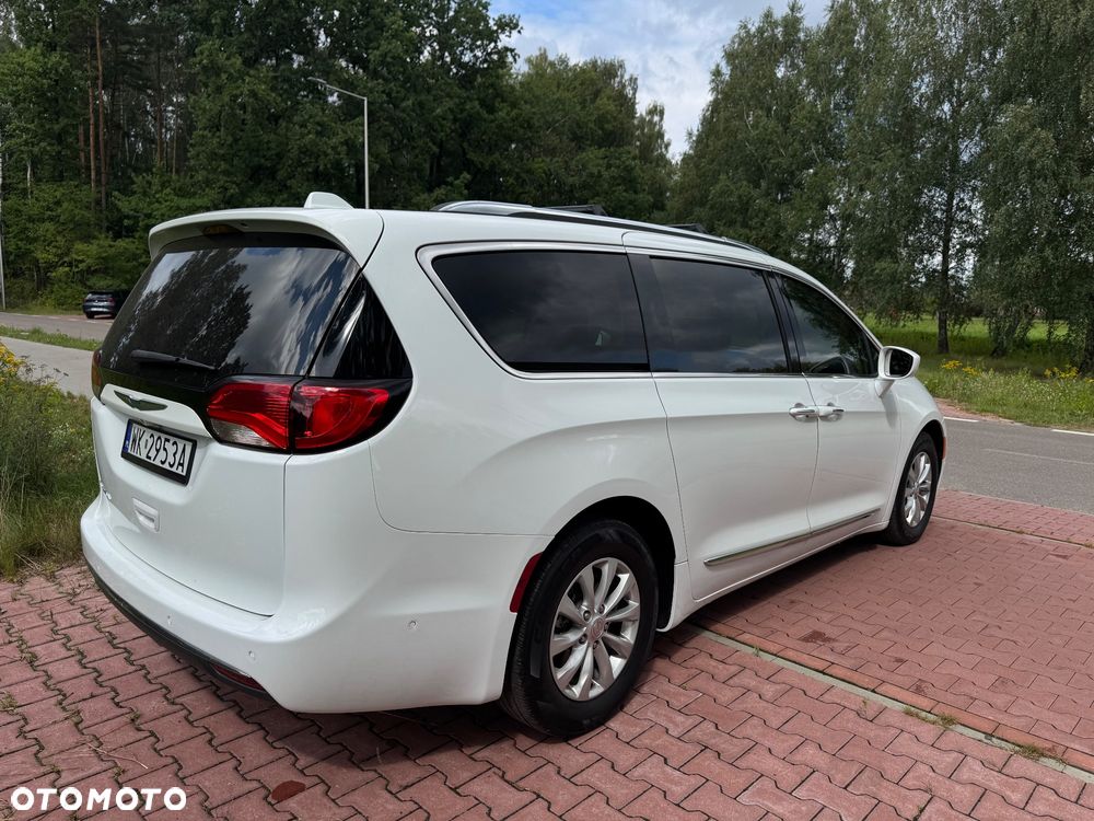 Chrysler Pacifica - 8