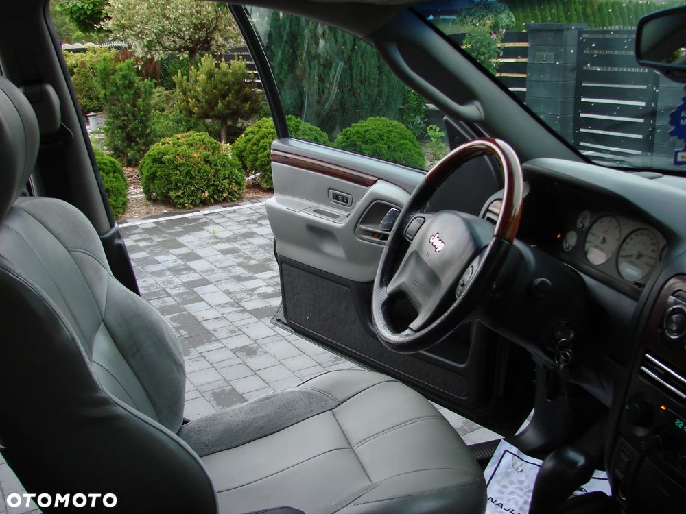 Jeep Grand Cherokee - 21