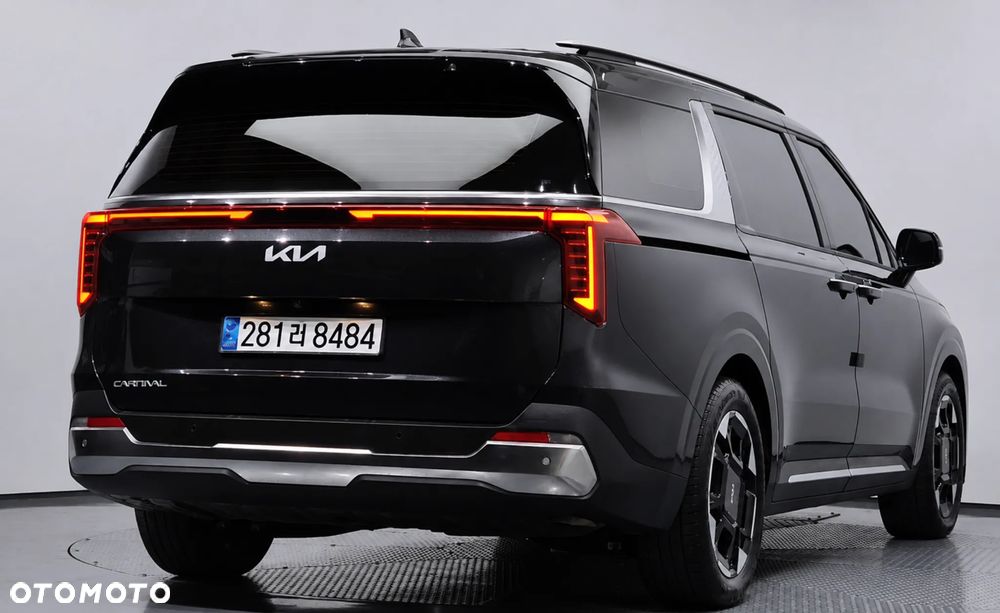 Kia Carnival - 2