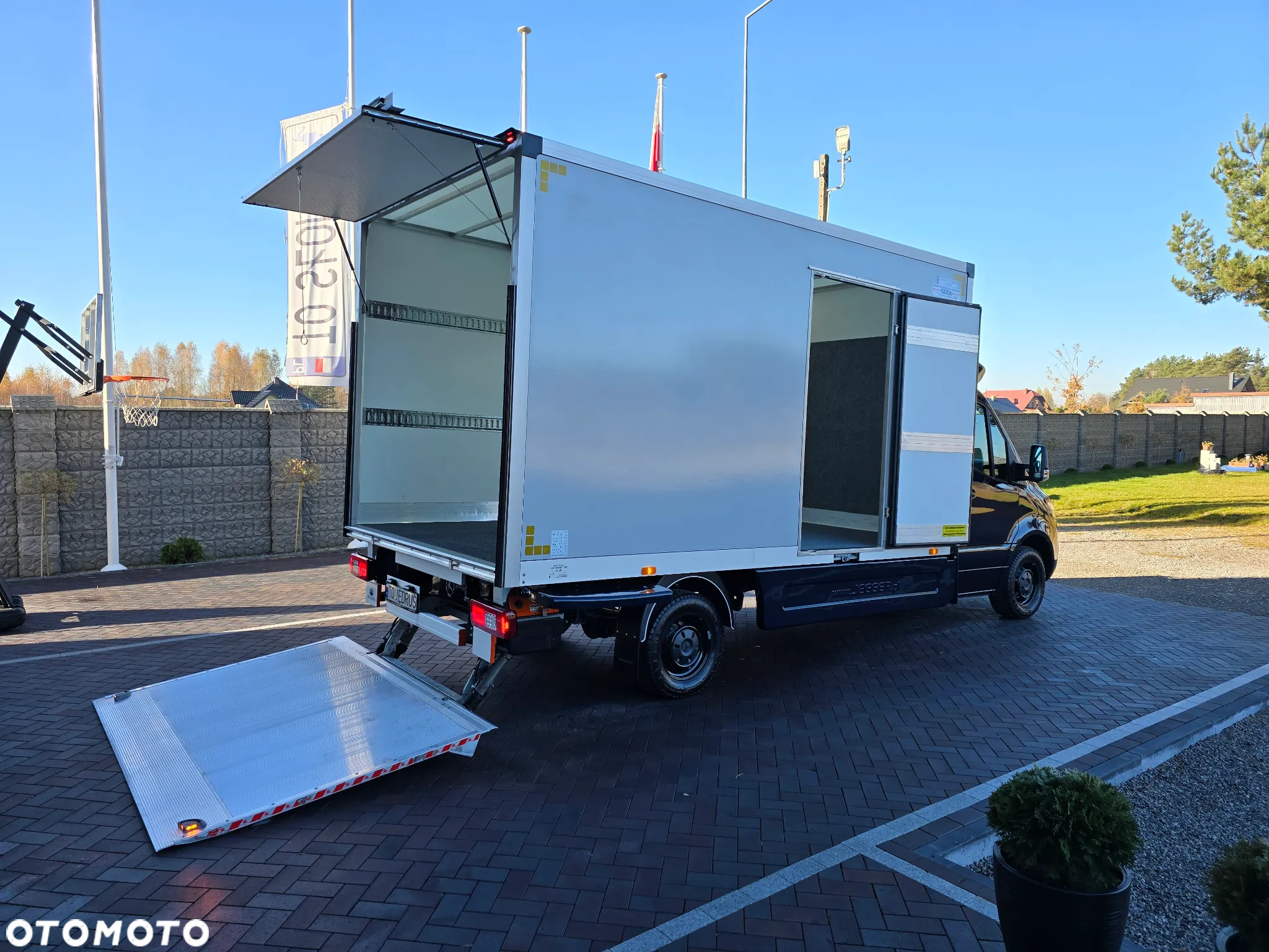 Mercedes-Benz SPRINTER 319 3.0 CDI KONTENER 4,28cmDługi 2,29cmSzero 2,24cmWysok + WINDA 750Kg 42Tyś km SERWIS DO OSTATNIEGO Km ASO MERCEDES-BENZ SALON PL STAN NOWY NOWY NOWY FABRYCZNA GWARANCJA - 10