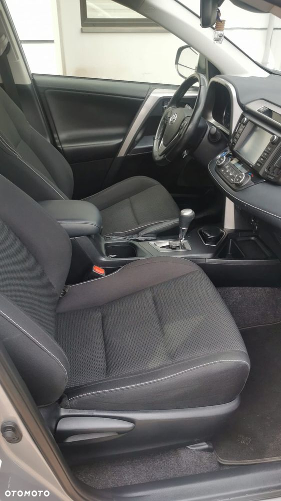 Toyota RAV4 Hybrid Premium 4x2 - 19