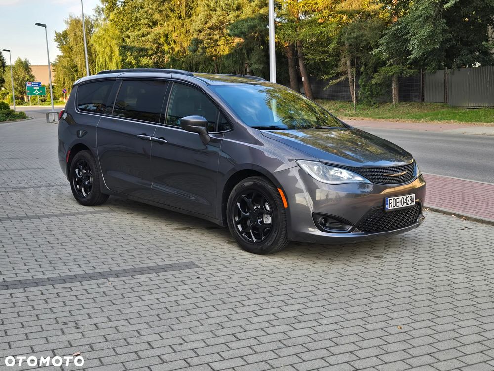 Chrysler Pacifica - 4