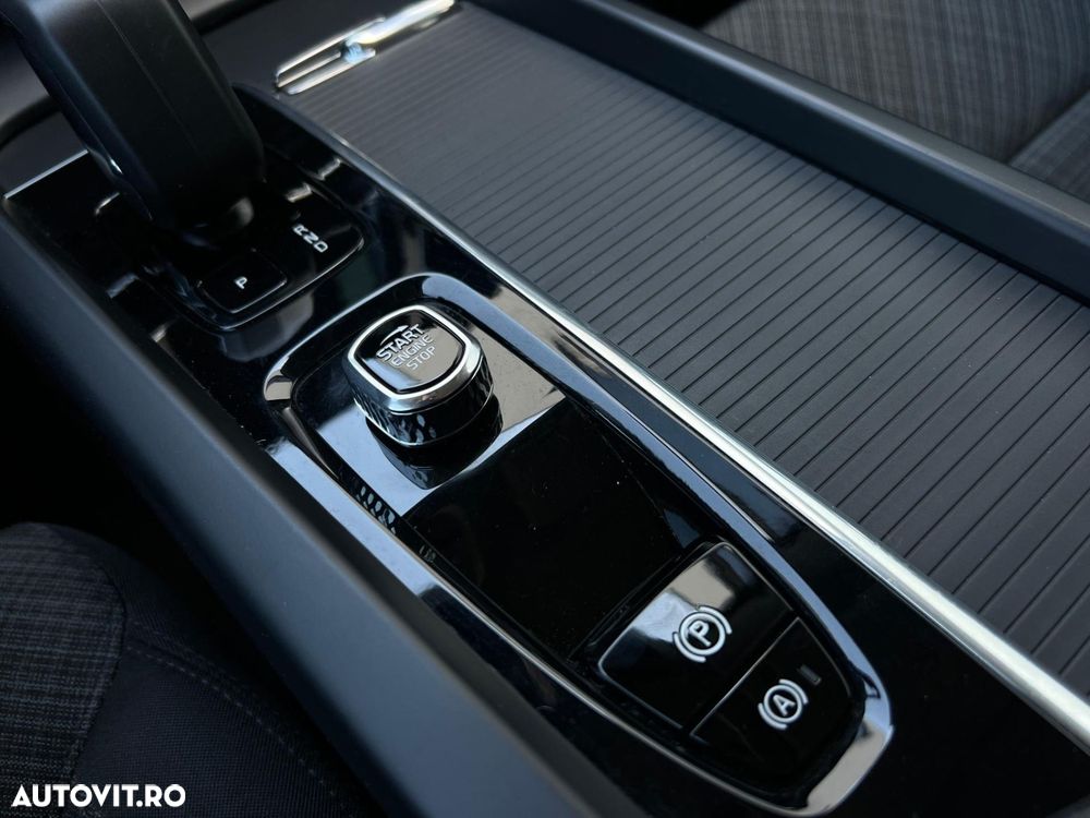 Volvo XC 60 B4 MHEV AT AWD Core - 18