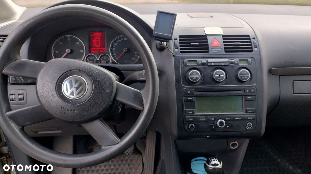 Volkswagen Touran - 10