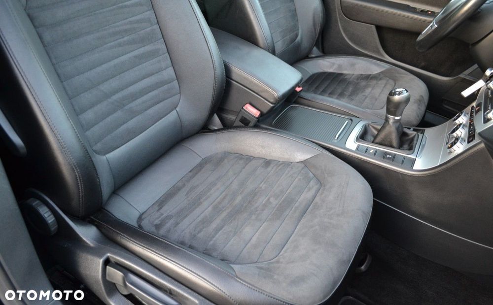 Volkswagen Passat - 33