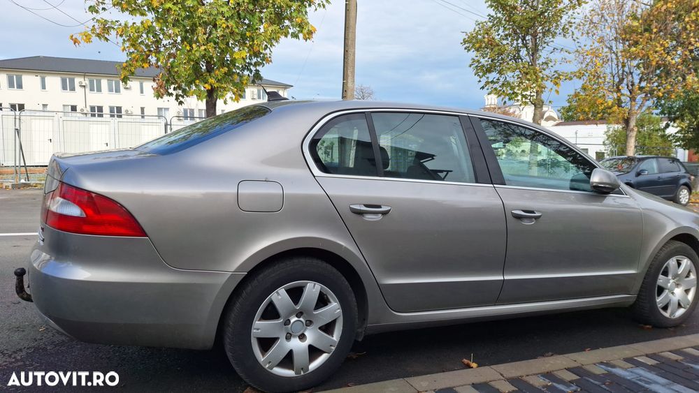 Skoda Superb 2.0 TDI Elegance DSG - 13