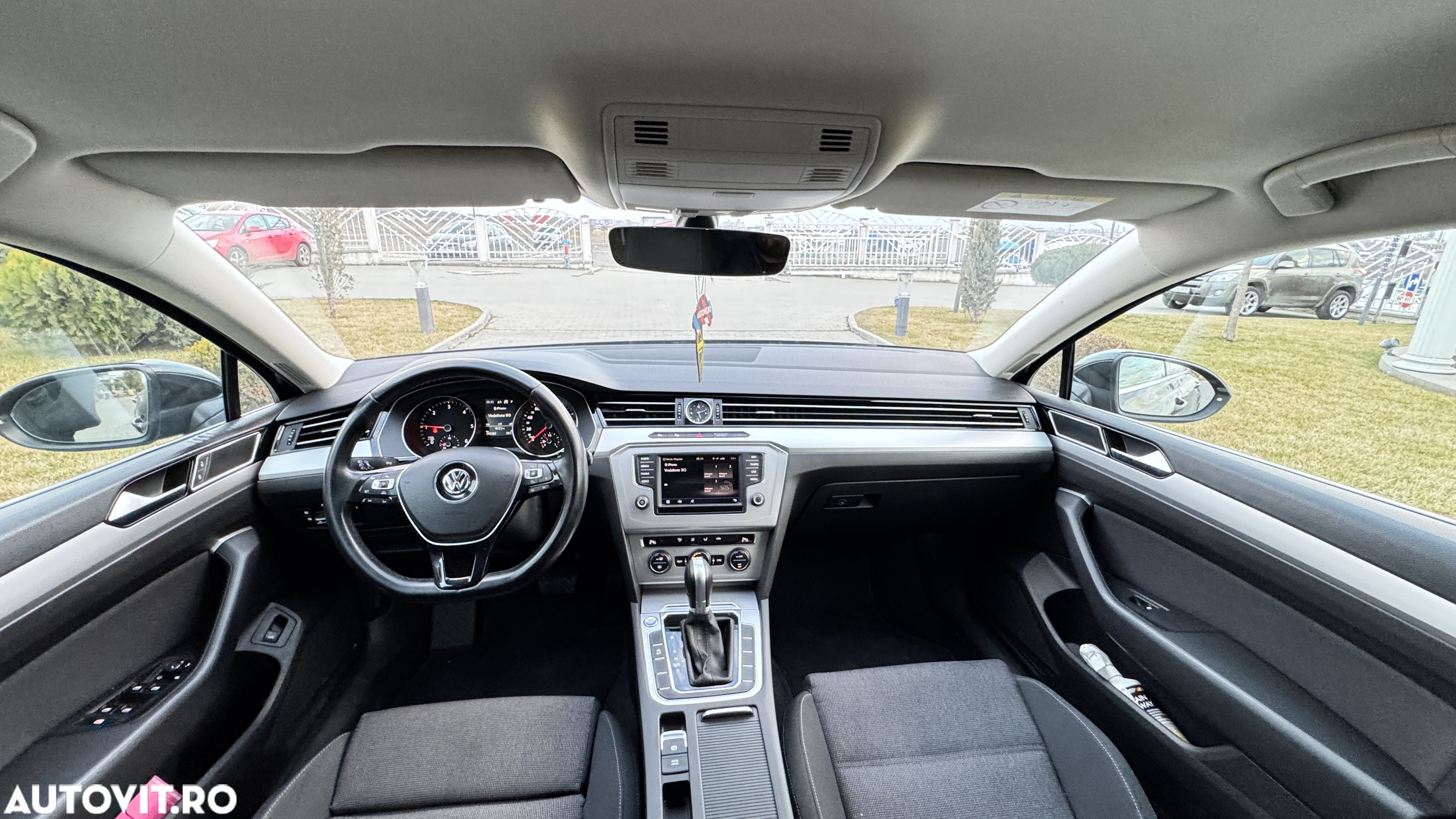 Volkswagen Passat 1.6 TDI DSG Trendline - 8
