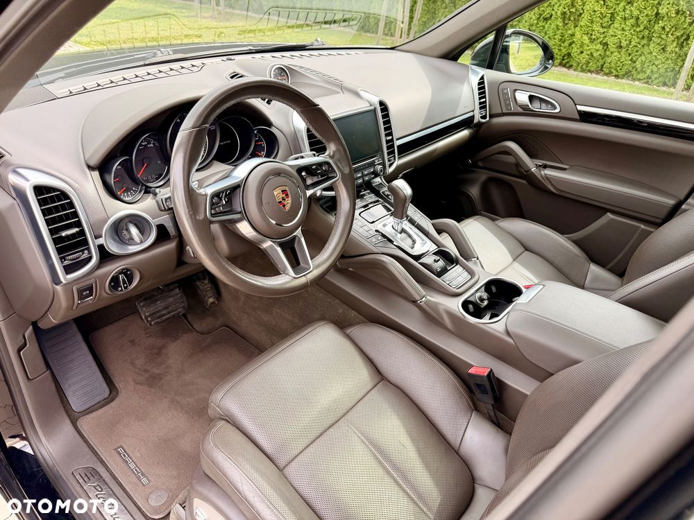 Porsche Cayenne Standard - 21