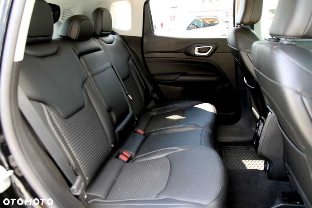 Jeep Compass - 28