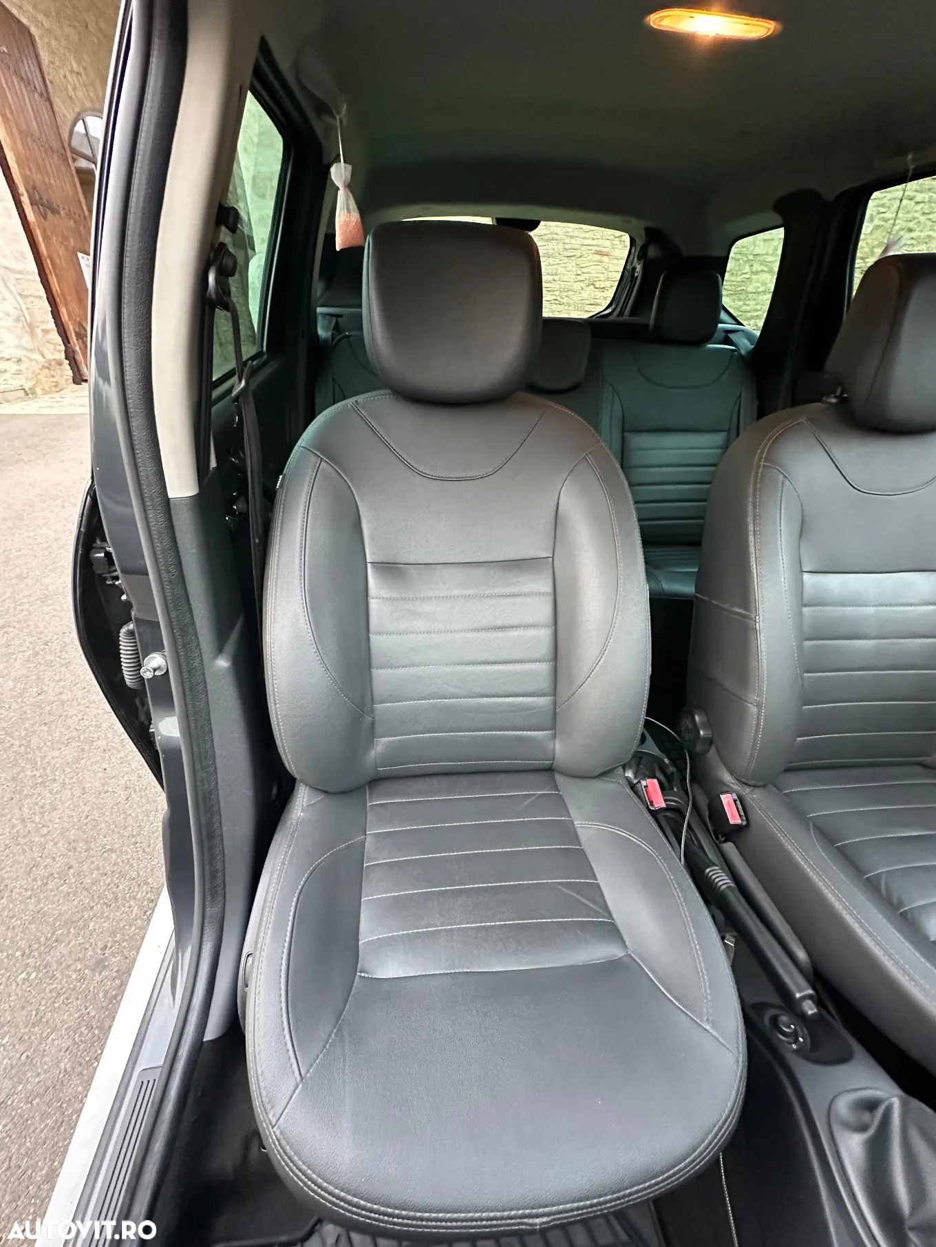 Dacia Duster 1.5 dCi 4x2 Laureate - 10