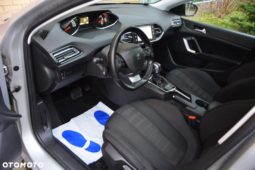 Peugeot 308 BlueHDi FAP 120 EAT6 Stop&Start Allure - 28