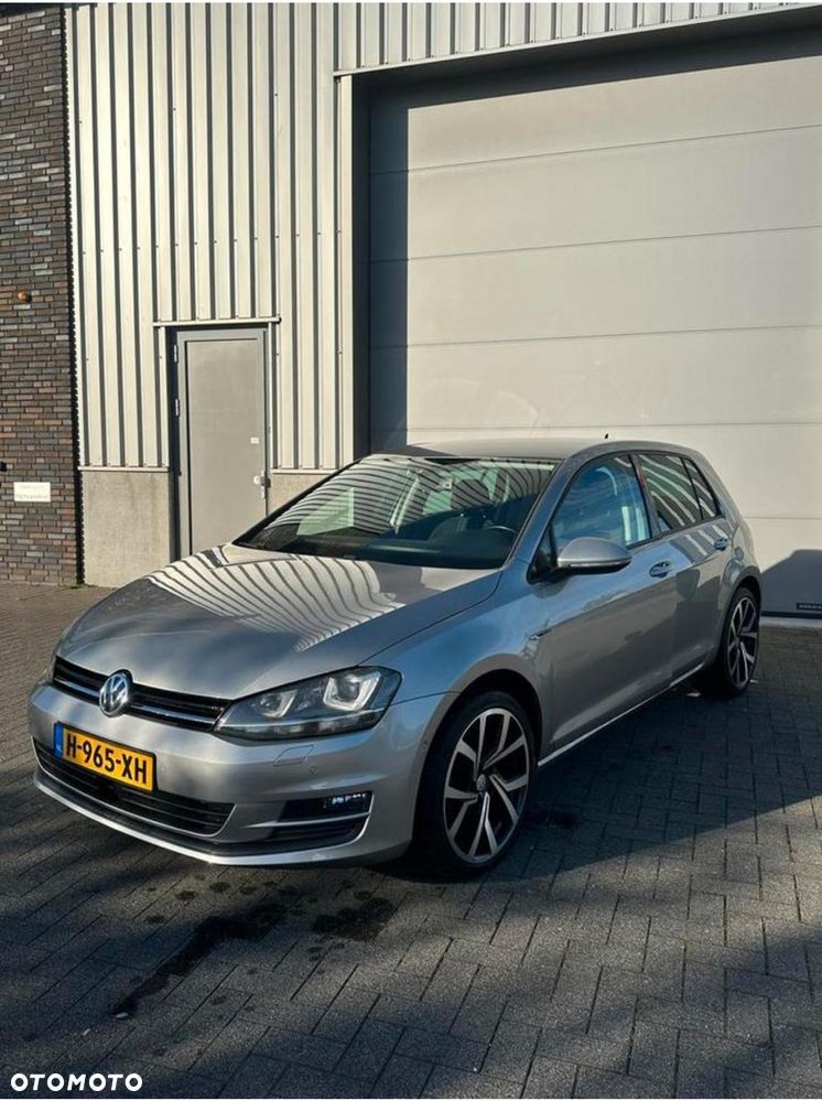 Volkswagen Golf 1.2 TSI DSG Style - 1