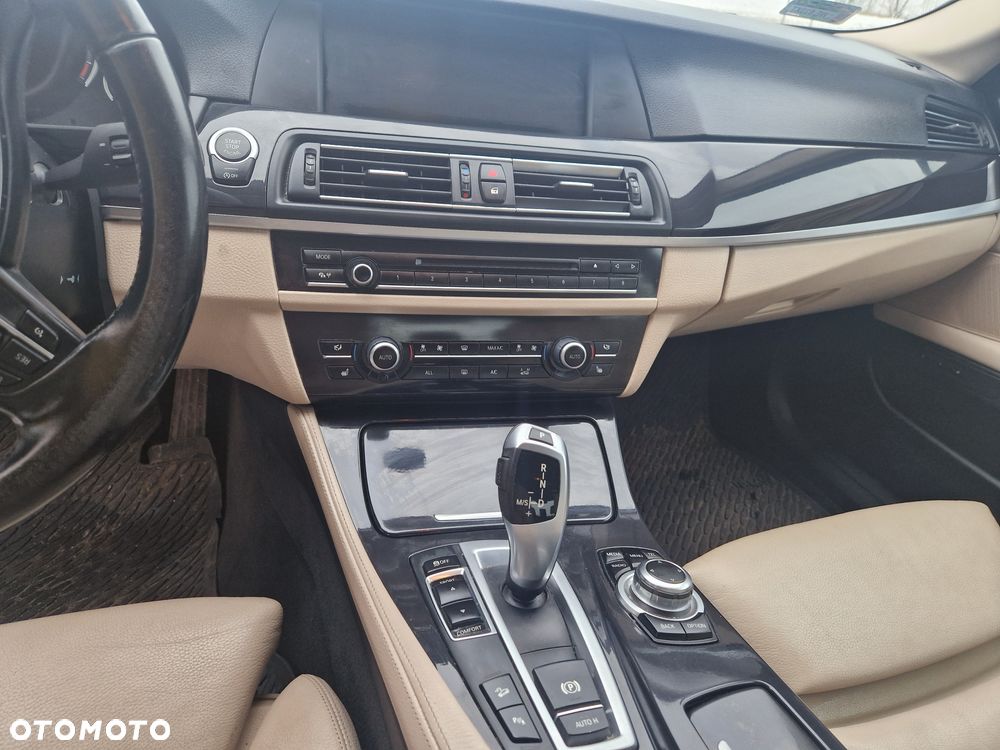 BMW Seria 5 528i xDrive - 6