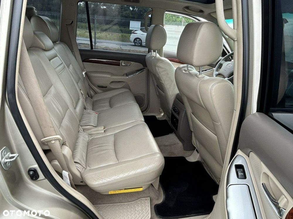 Toyota Land Cruiser - 12