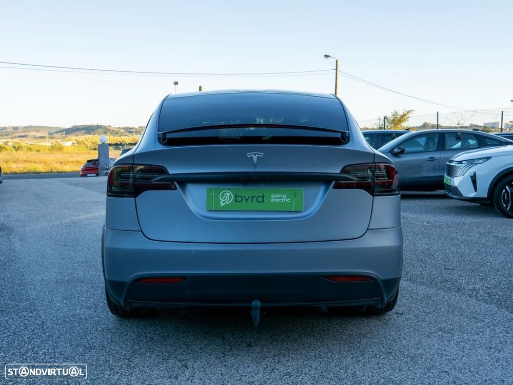 Tesla Model X - 12