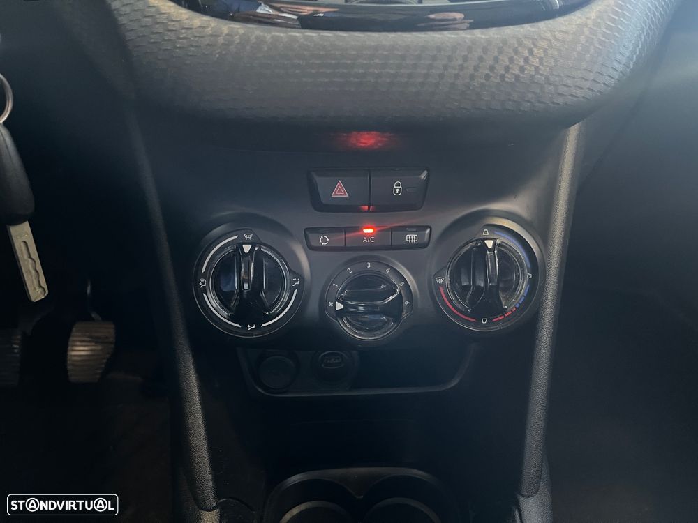 Peugeot 208 1.2 PureTech Signature - 25