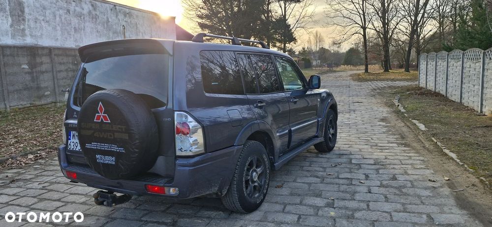 Mitsubishi Pajero - 2