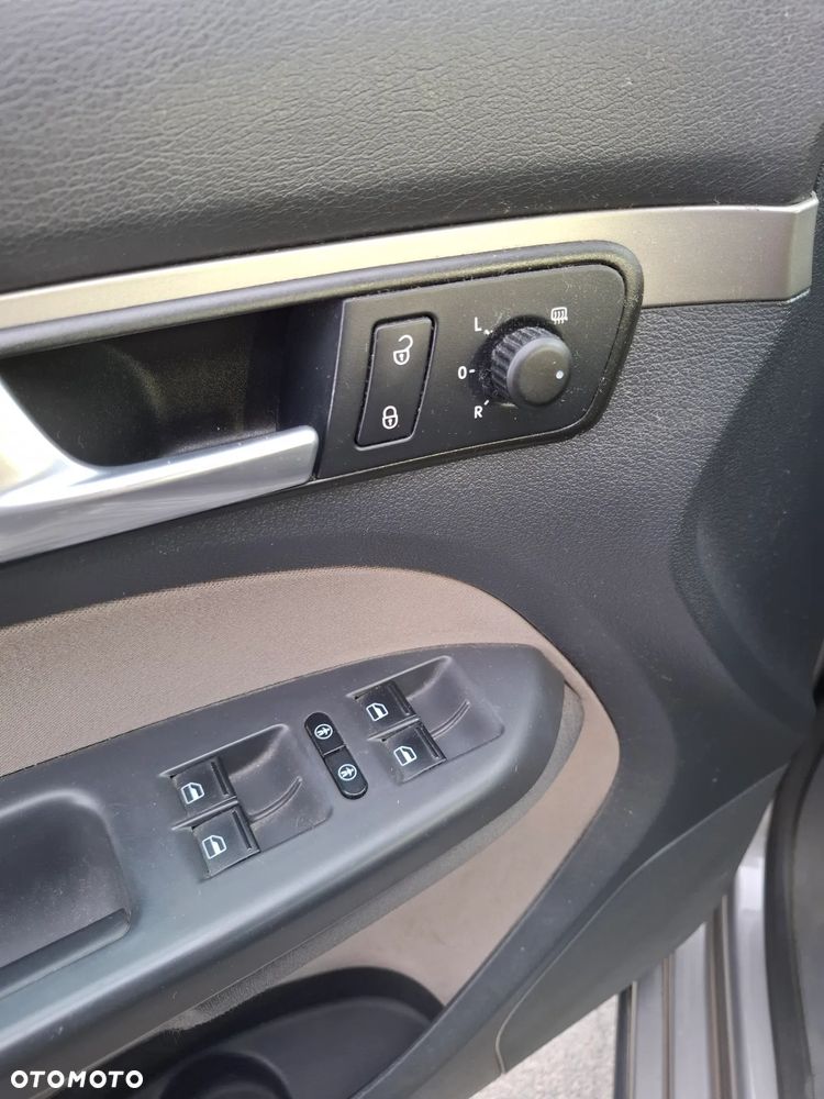 Volkswagen Touran 2.0 TDI DPF Cross DSG - 10