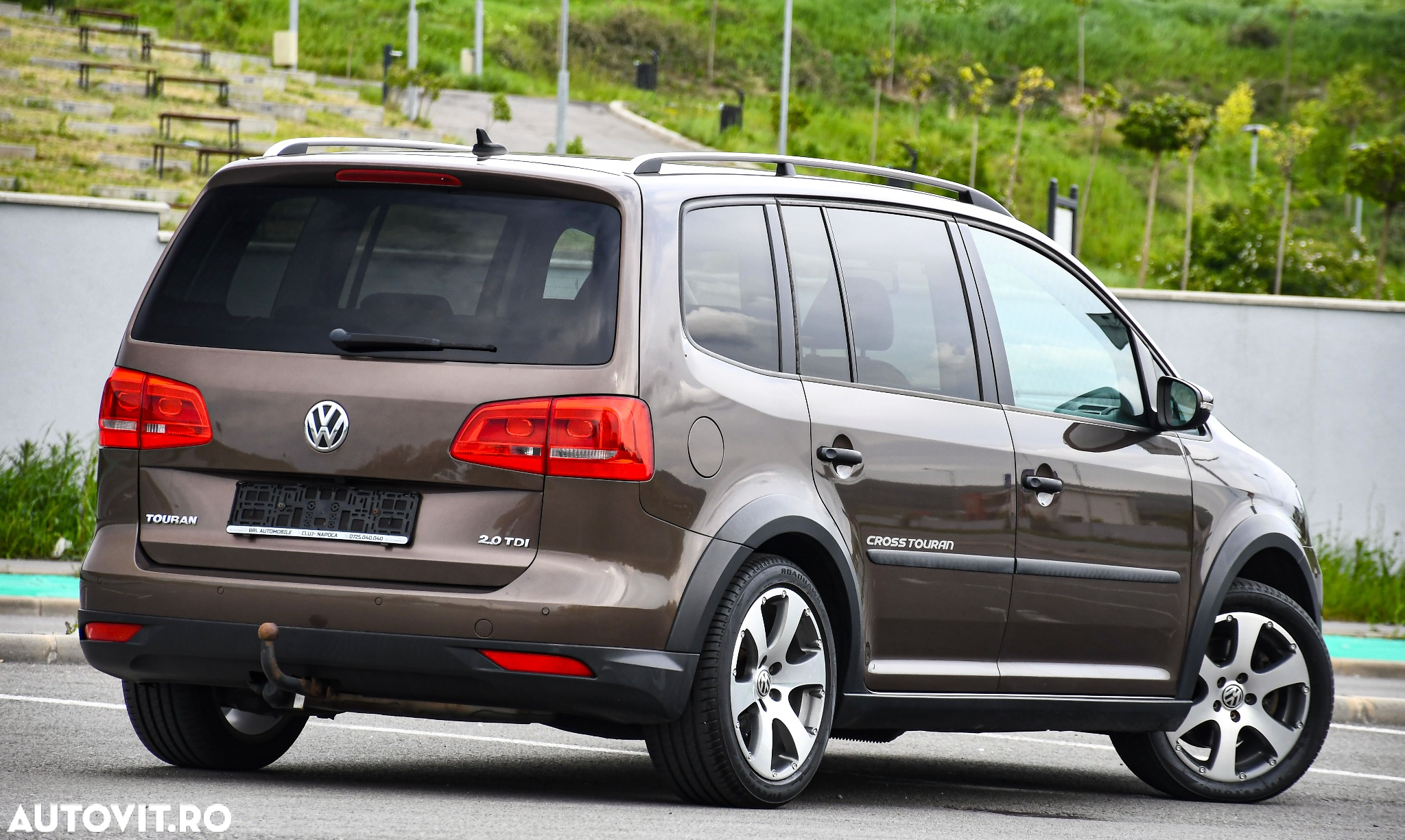 Volkswagen Touran 2.0 TDI DPF DSG Cross - 4