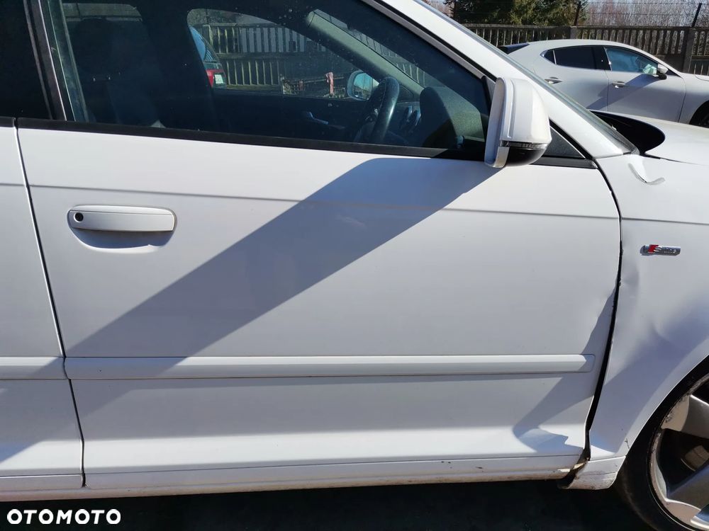 Drzwi Prawe Przód   AUDI A3 8P 04-12 SPORTBACK kod LY9C