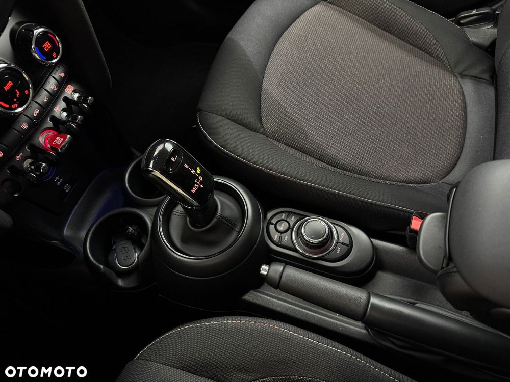 MINI Cooper Standard - 25