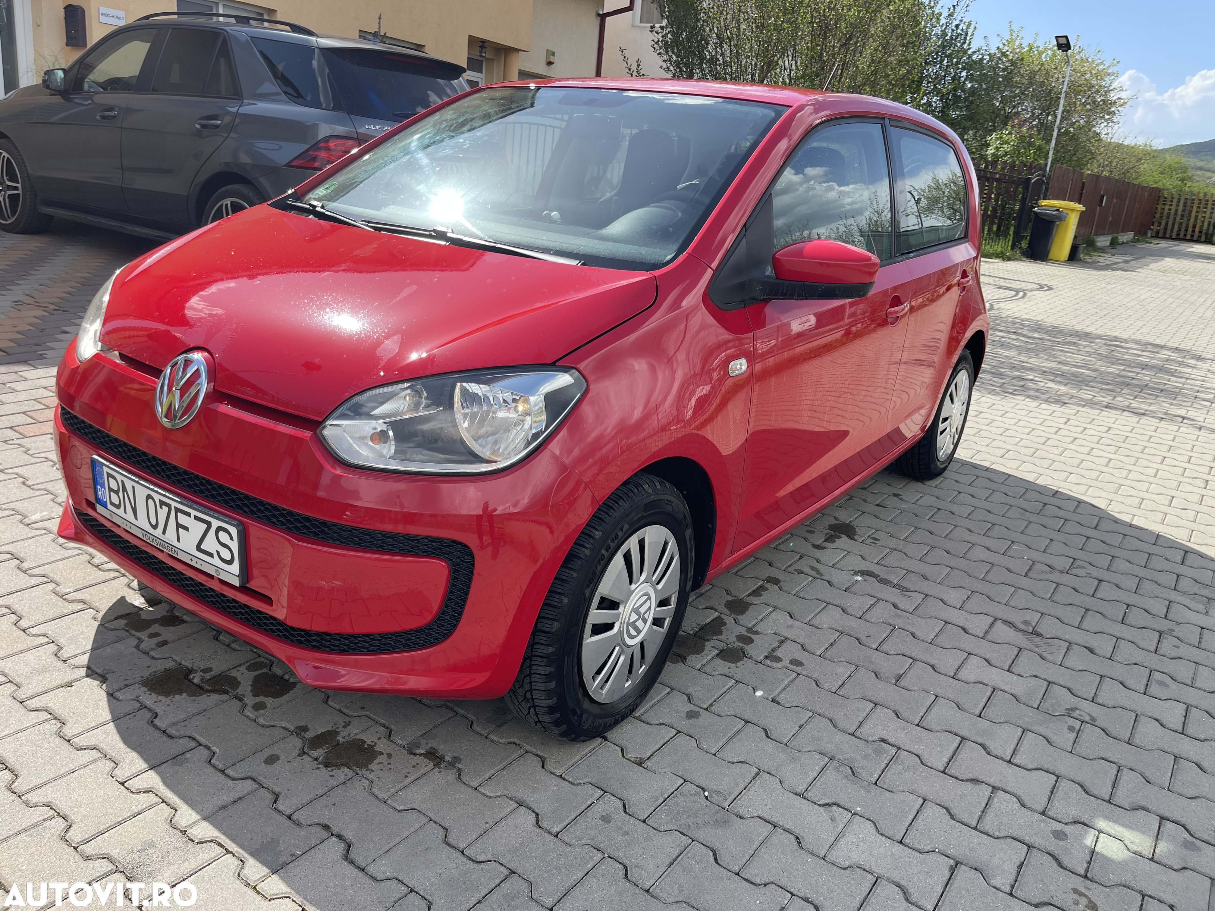 Volkswagen up! BlueMotion Technology colour fortana red - 5